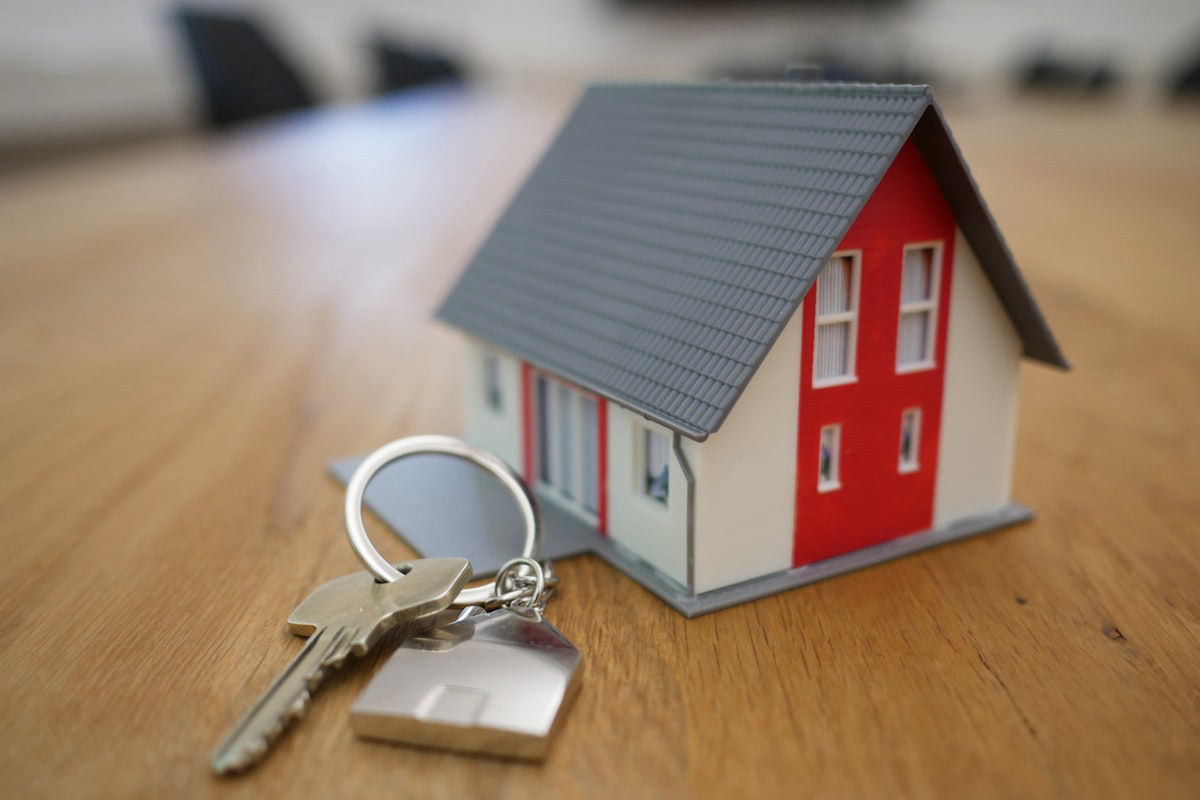 Desarrollo de aplicaciones web para inmobiliarias en Colombia con CRM y captura de leads