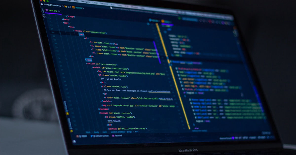 JavaScript vs Python para Desarrollo Web: &iquest;Cu&aacute;l Elegir en 2026?